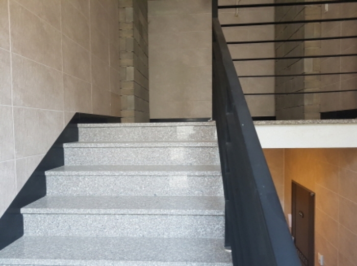 4층 계단 및 복도모습