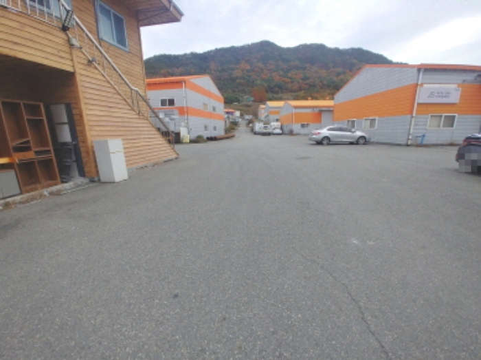 공장 출입도로 및 주변 모습2