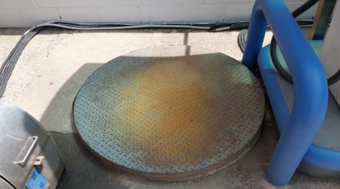 유류저장탱크 기름 넣는 곳