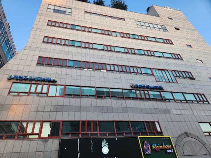 본 판매 및 영업시설 건물