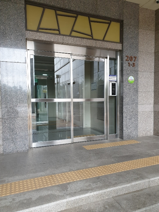 본건의 공동출입문