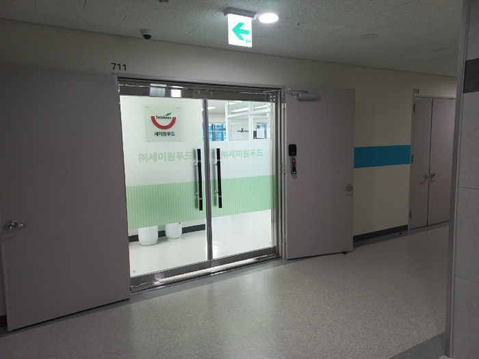 ㈜세미원푸드 사무실 내부출입문(711호)