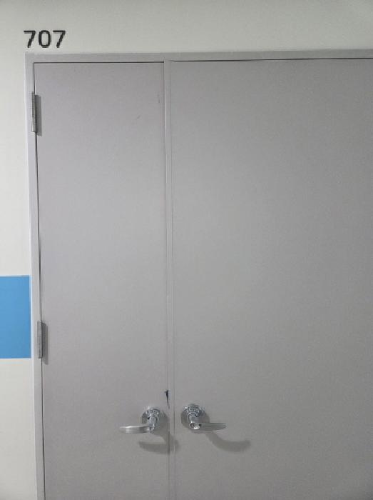 707호(복도 출입문- 폐쇄)