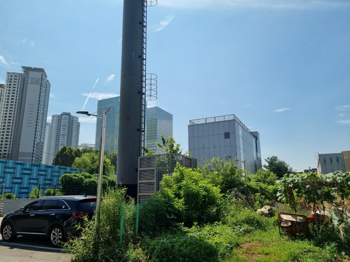 본건 북서측에서 촬영