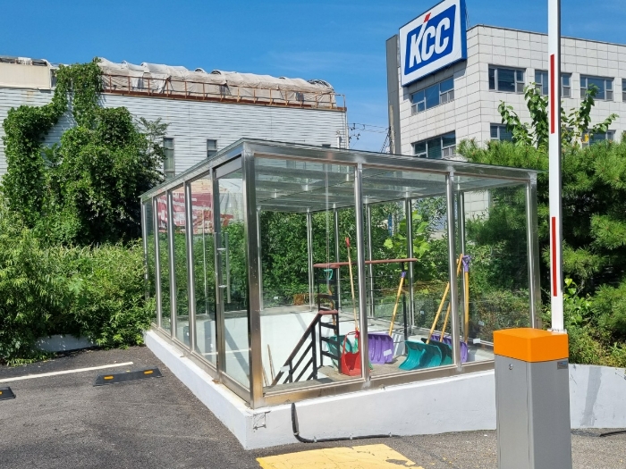 스텐 샷시조 지하 출입구