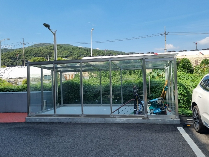 스텐 샷시조 지하 출입구