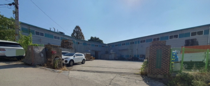 현장사진(토지, 건물 전경: 좌로부터 1호-2호-3호동 순서임)