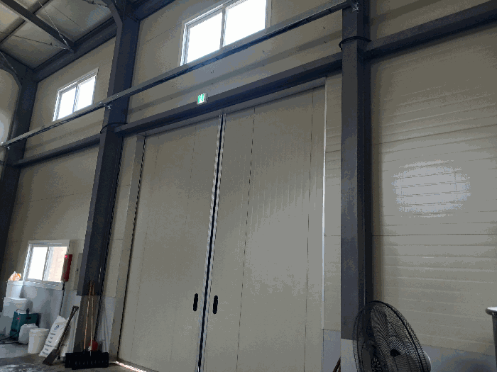 대상건물 기호3 공장내부 출입문 슬라이딩 양개 타입