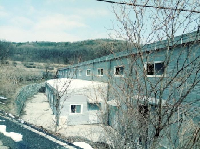 * 공장 후면 전경