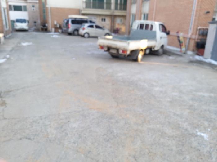 * 본건 목적물 1. 주차장 전경