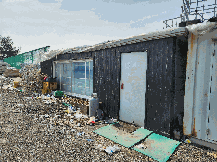 본건 소유자미상의 컨테이너