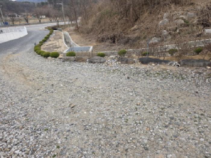 본건 1 전경 및 조경수, 경계석