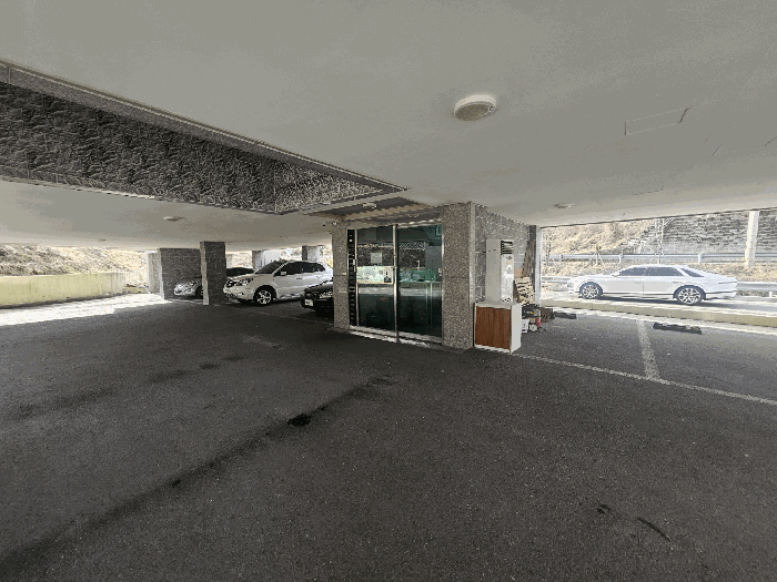 6.본건2)의 1층전경 및 주차장전경