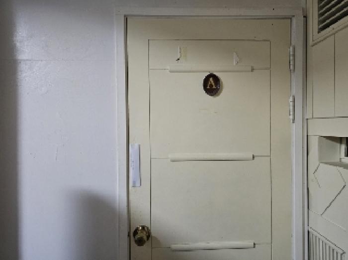 목록 2번 목적건물 지상2층(`불꽃` 사무실 출입문 모습,안내장 남겨놓음)