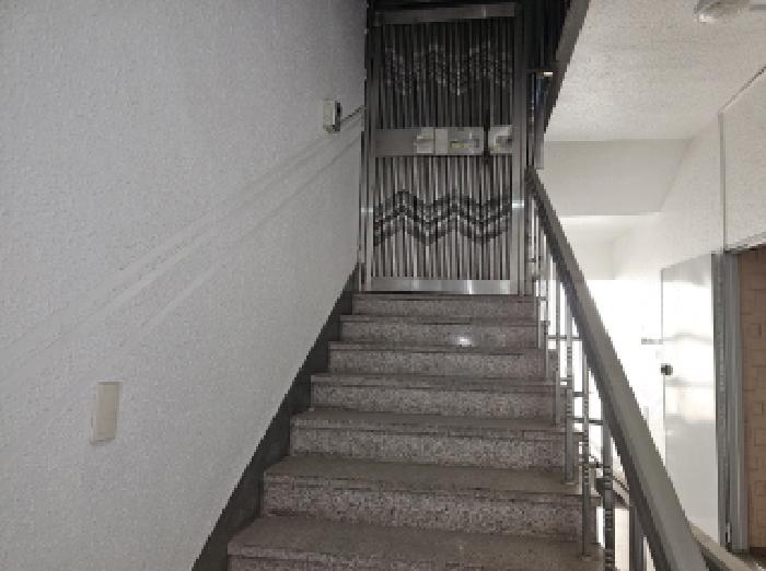 목록 2번 목적건물 지상5층 계단 및 출입문