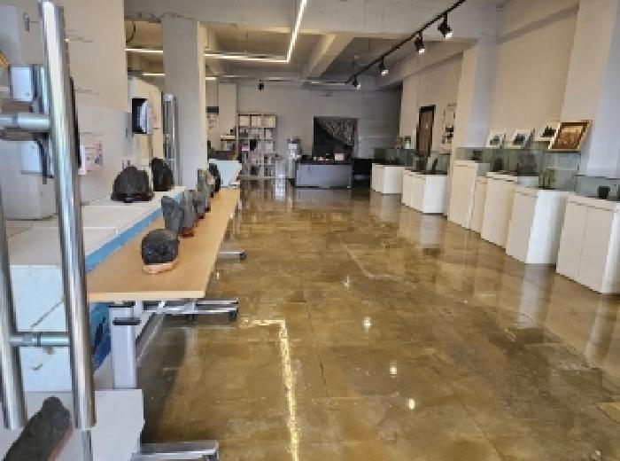 목록 1번 지상의 2번 목적건물 동측 전경(1층 프리마켓 매장 내부)