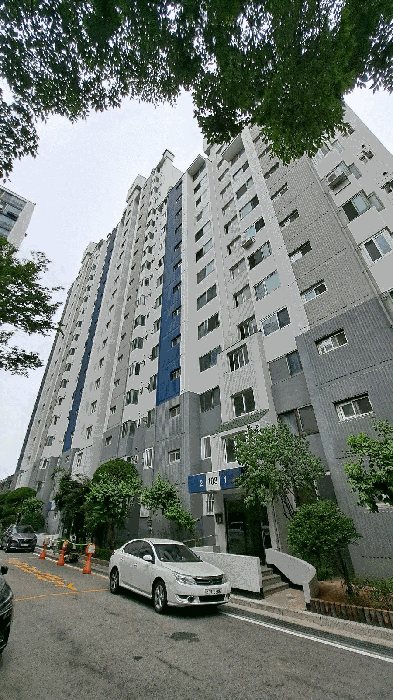 건물 및 본건 전경