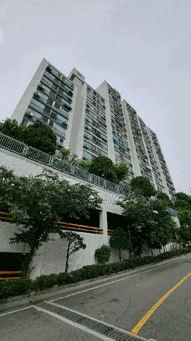 건물 및 본건 전경