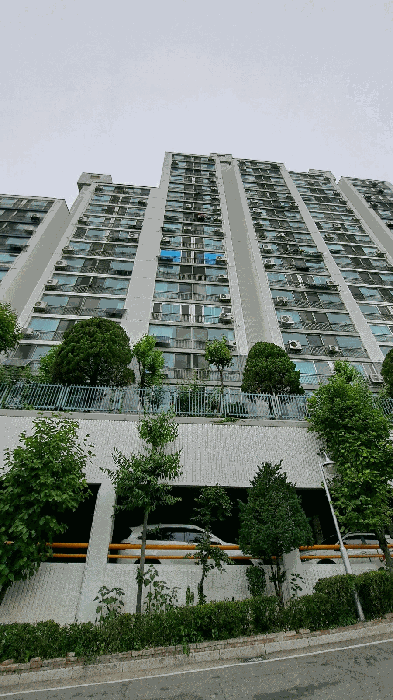 건물 및 본건 전경