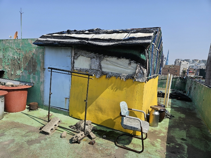 제시외건물 기호(ㄹ) 남동측 인근에서 촬영