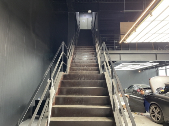 목록3 3층에서 4층으로 오르는 계단