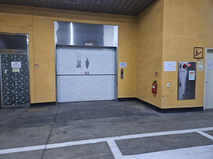 본건 4층 화물 E/V