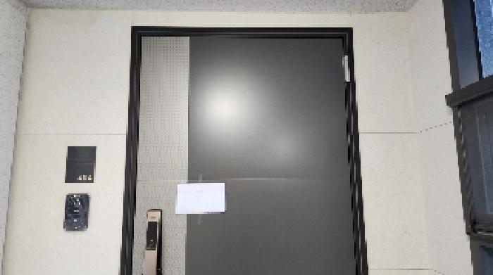 세대 출입문(안내문 부착)