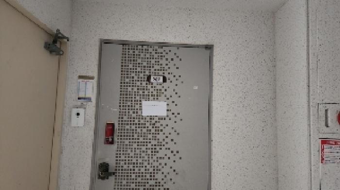 세대 출입문(안내문 부착)