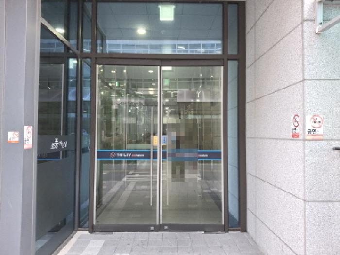 공동 출입구 모