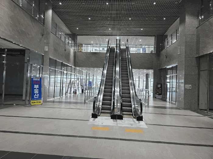 1층 에스컬레이