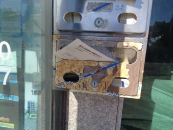 소재지4(하예동 148-5)지상 소재지3(예래로 260) 제시건물 3층 우편함 안내문 부착 사진