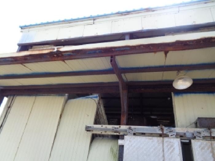 소재지 4.(낙천리 2006-3) 비가림 시설 및 일부 파손되어 있는 제시 건물 사진