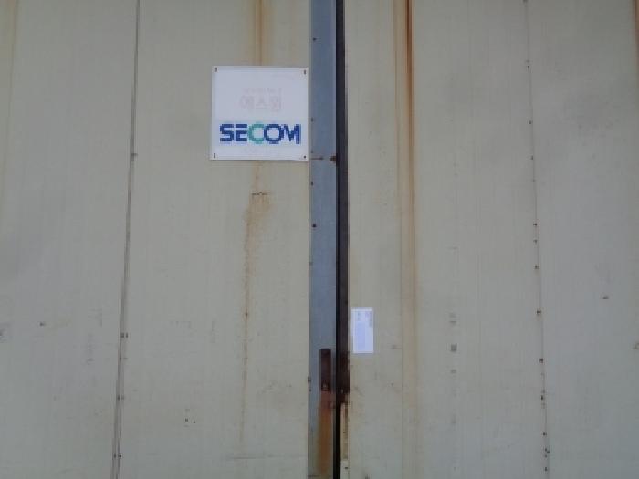 소재지 5.(낙원로 146-11) 제시 건물 출입문에 안내문 부착 사진