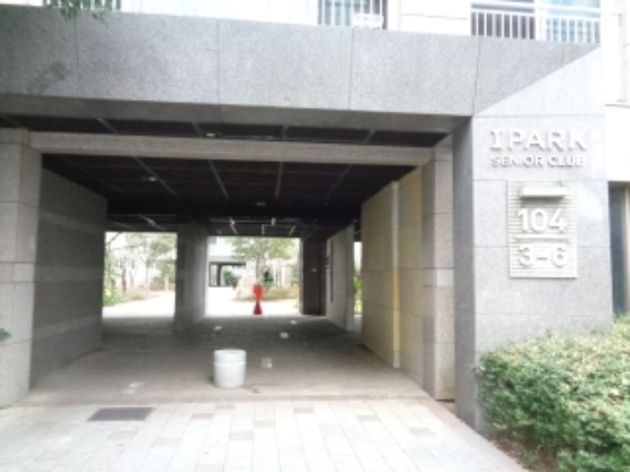 - 본 호(인다1길 20, 아라아이파크 104동) 공동출입문1