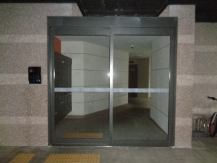 - 본 호(인다1길 20, 아라아이파크 104동) 공동출입문2