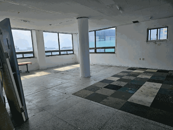 3층 근린생활시설: 공실