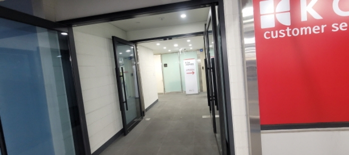 지하1층 공동출입문 출입문