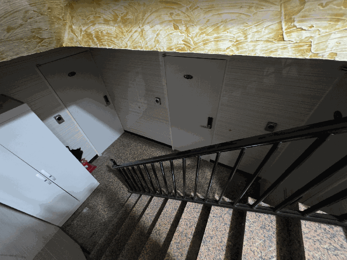 본건 "기호1" 지1층 전경