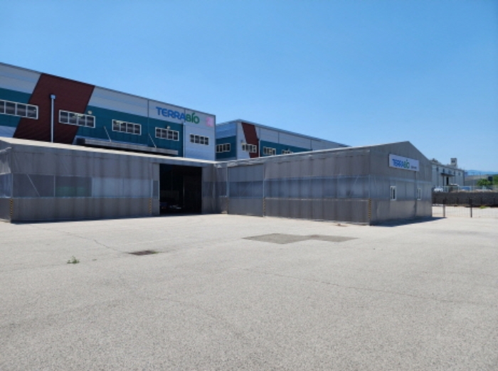 제시 외 건물
철파이프조 천막지붕단층 건물전경