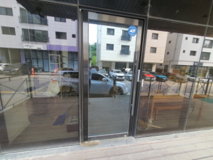 103호(호실표시 없음) 현관문