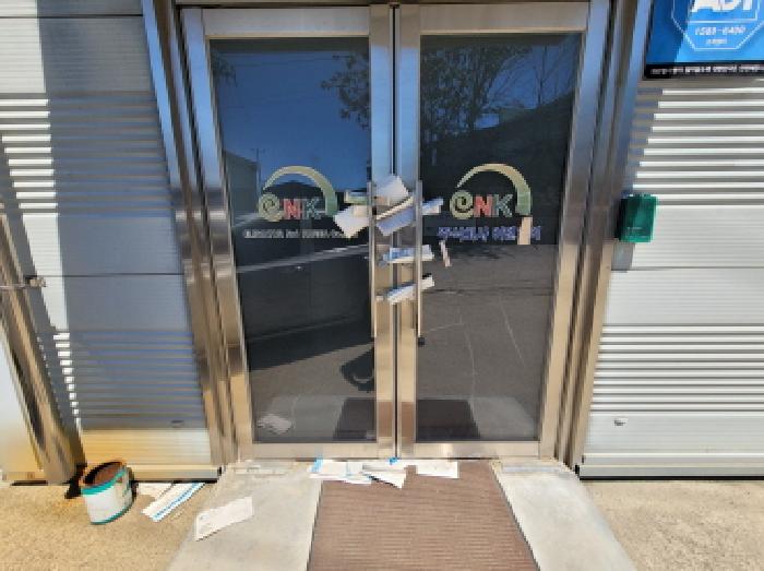 목록 2. 건물 모습(나동 출입문)