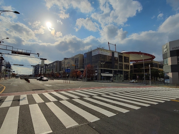 본건 및 주위전경(북동측에서 촬영)