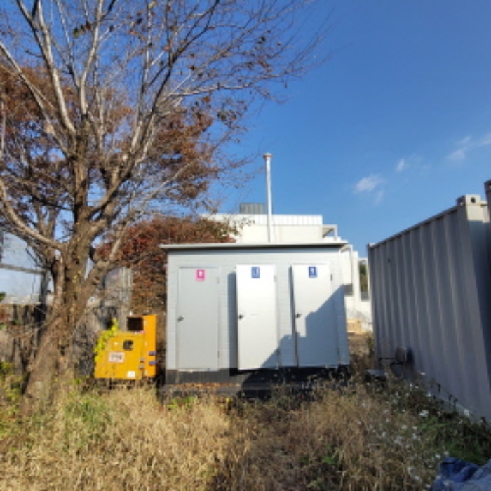 목록2 토지 및 제시외 간이화장실 건물 전경