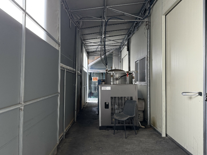 [제시외 건물 1) 내부 전경]