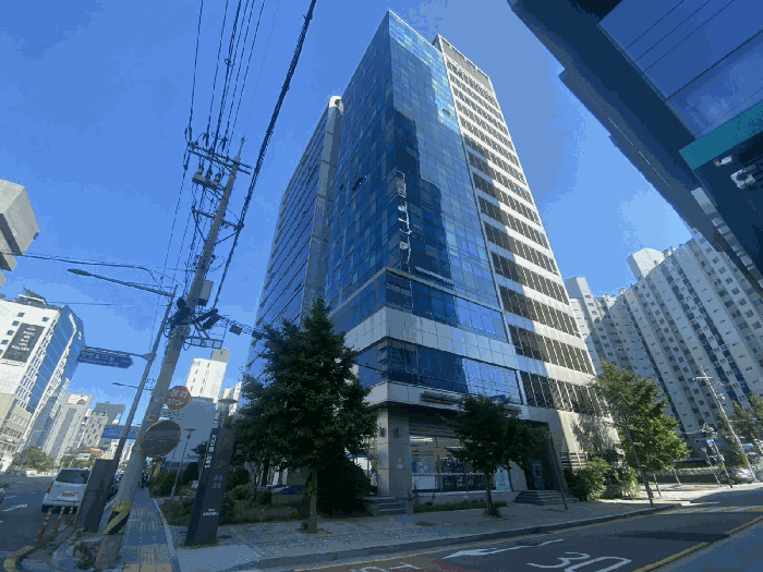 본건 소재 건물 전경