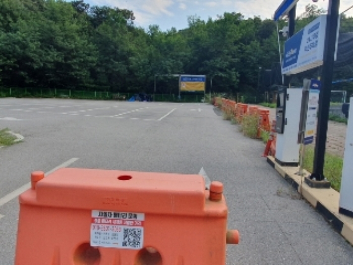 폐쇄된 출입구 부분