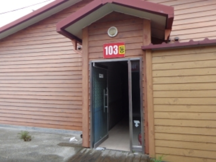 [목록 14] 공동 출입구 모습(103동으로 표시되어 있음)