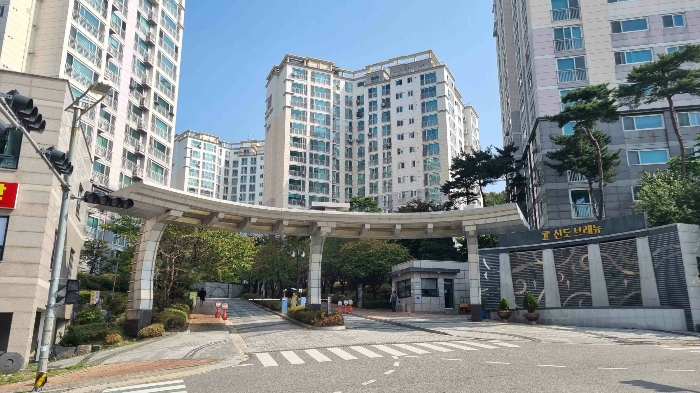 본건이 속한 단지 입구