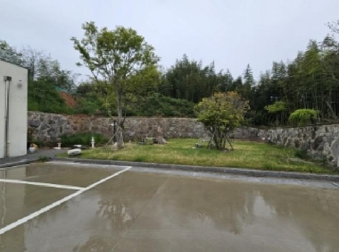 목록 5번 지상의 전경(주차장 및 정원)