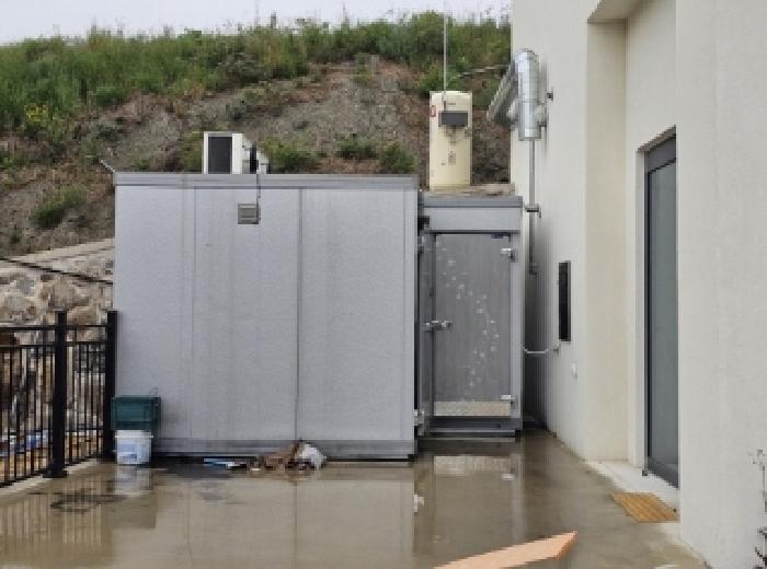 목록 5번 지상의 목록 1번(목적건물 나동) 서측의 저온창고 모습